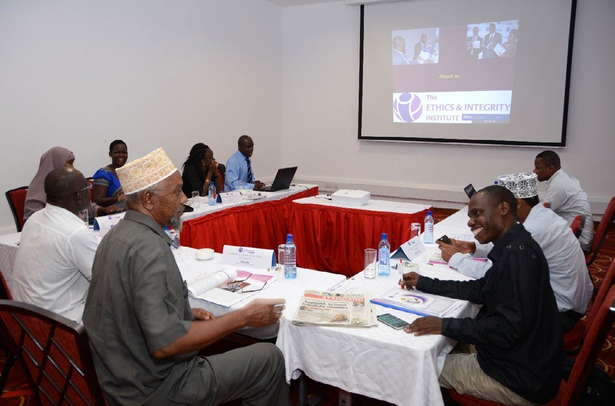 Corporate members in a roundtable advisory session